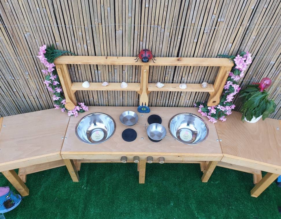 Mud kitchen curve